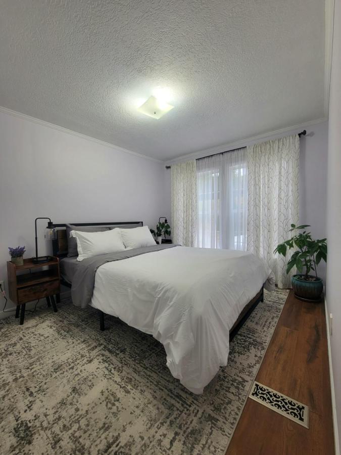 Cozy West Home: Downtown & Biltmore Proximity Holiday home *